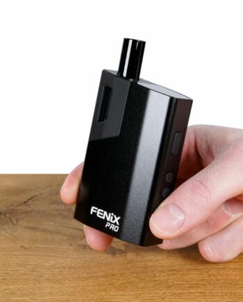 Fenix Pro Vaporizer in einer Hand